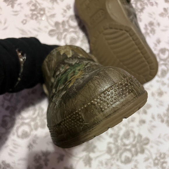 Crocs Classic Lined Real Tree Camo Clogs - Picture 5 of 7